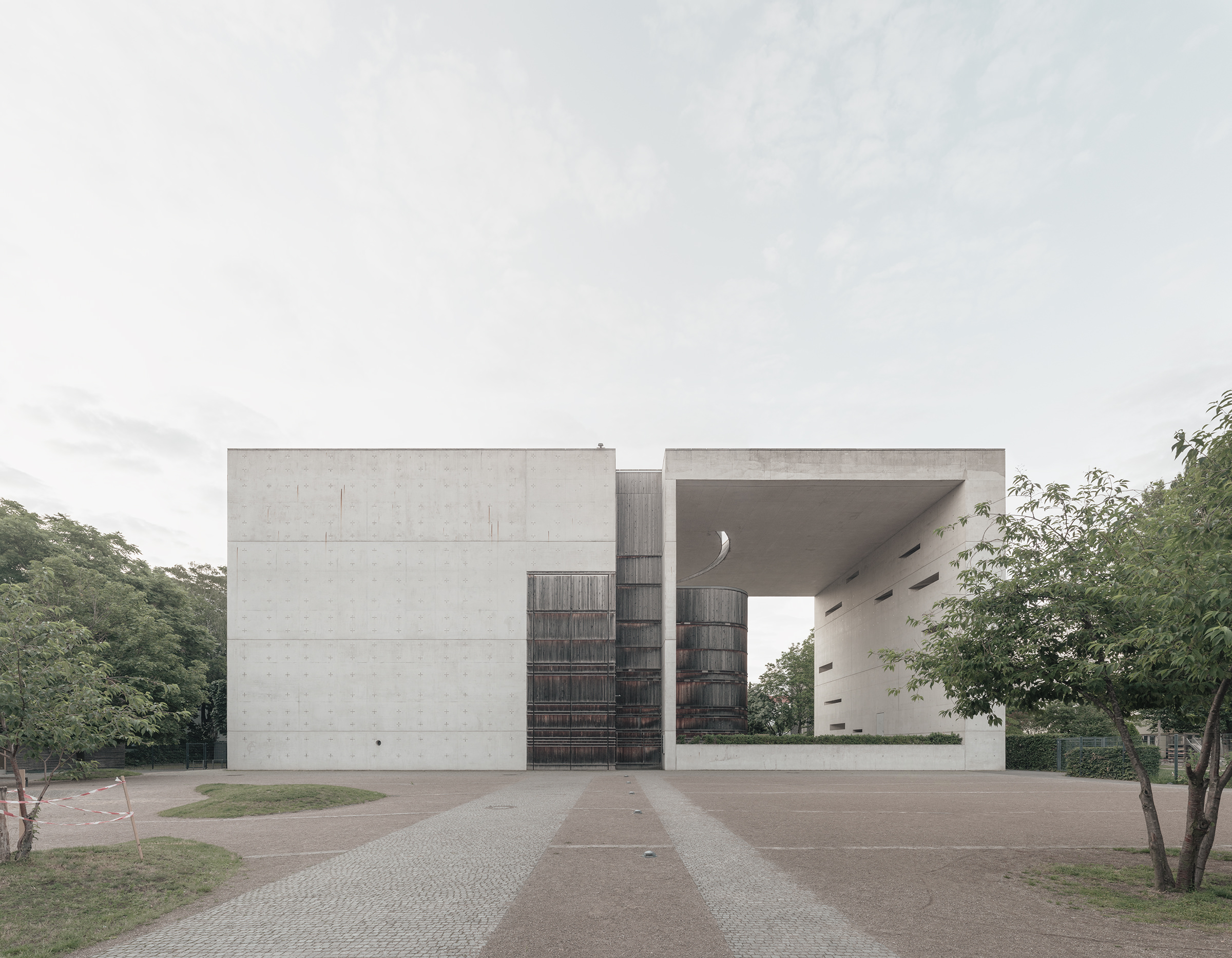 Kirche Sankt Canisius in Berlin von Büttner Neumann Braun Architekten, fotografiert von Marco Maria Dresen